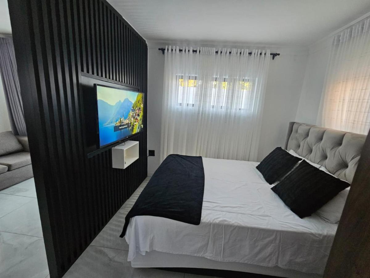 Nicky'S Guest House Roodepoort Exterior foto
